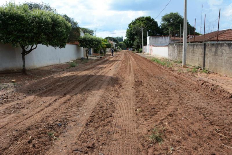 CEMMIL executa serviços de terraplanagem em todas as ruas das Chácaras Alvorada, na zona Rural de Mogi Guaçu